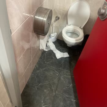 Lavaboların Hijyen Eksikliği Airport AVM’de Acil Düzeltme Gerekiyor