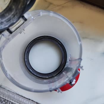 Dyson V12 Modelinde Hazne Lastiği Sürekli Çıkıyor, Ücretsiz Değişim Talebi