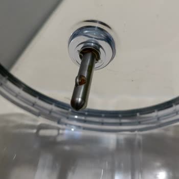 Üç Kez Servise Giden Mutfak Robotunda Paslı Parça Ve Uyuşmayan Parçalar Nedeniyle Değişim Talebi