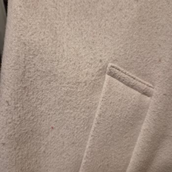 Bershka Kısa Sürede Tüylenen Kaban Ve Mağaza Çalışanının Kaba Tutumu