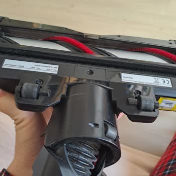 Tefal X-Force Flex Süpürge Başlığı Halıda Aşırı Zorlanıyor