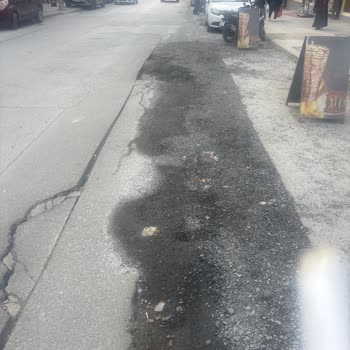 İSKİ Kazısı Sonrası Yol Onarımı Yapılmadığı İçin İş Yerinde Zarar Görülüyor