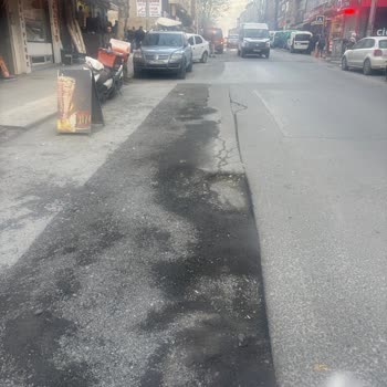 İSKİ Kazısı Sonrası Yol Onarımı Yapılmadığı İçin İş Yerinde Zarar Görülüyor