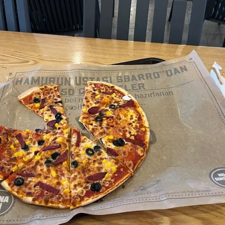 İstiklal Sbarro Şubesinde Az Malzeme Ve Aşırı Domates Sosu!