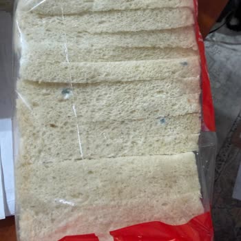 Göztepe Şubesinde Küflü Ekmeğin Ve Bozuk Damacana Suyunun İadesi Talep Ediliyor