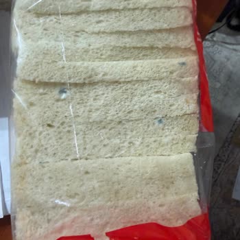 Göztepe Şubesinde Küflü Ekmeğin Ve Bozuk Damacana Suyunun İadesi Talep Ediliyor