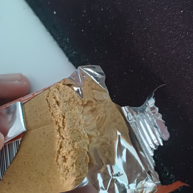 İki Protein Bar Yarım Ve Sert Çıktı, İade Talebi