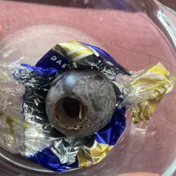 Kurtlanmış Bayat Çikolata Satışı Ve Sağlık Riski Üzerine Şikayet