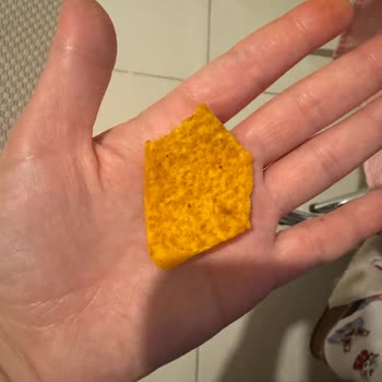 Falta de sabor y textura delgada en Doritos Taco