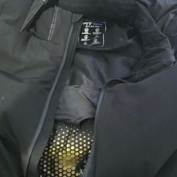 Isıtmalı Mont Çalışmıyor, DeFacto Mağazası İade Reddetti