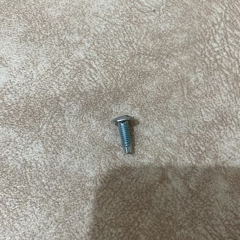 Samsung M7 Monitör İçin Montaj Vidalarının Eksik Olması