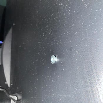 Samsung M7 Monitör İçin Montaj Vidalarının Eksik Olması