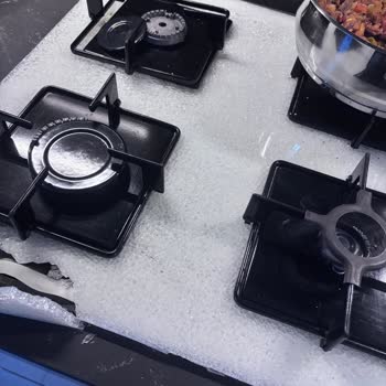 Bosch Cam Ocak Patlaması Sonucu Kullanılamaz Hale Geldi Ve Gıda Mağduriyeti Yaşandı