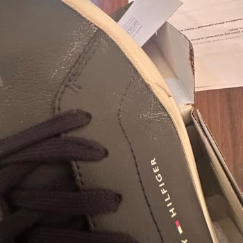 Boyner'de Calvin Klein Sneaker'ımda Deri Atması Ve Yırtılma Şikayetim