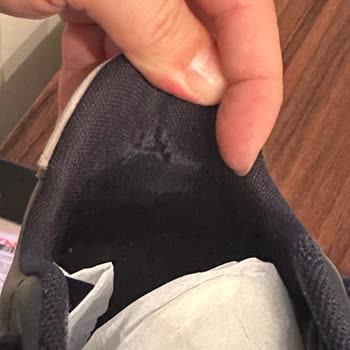 Boyner'de Calvin Klein Sneaker'ımda Deri Atması Ve Yırtılma Şikayetim