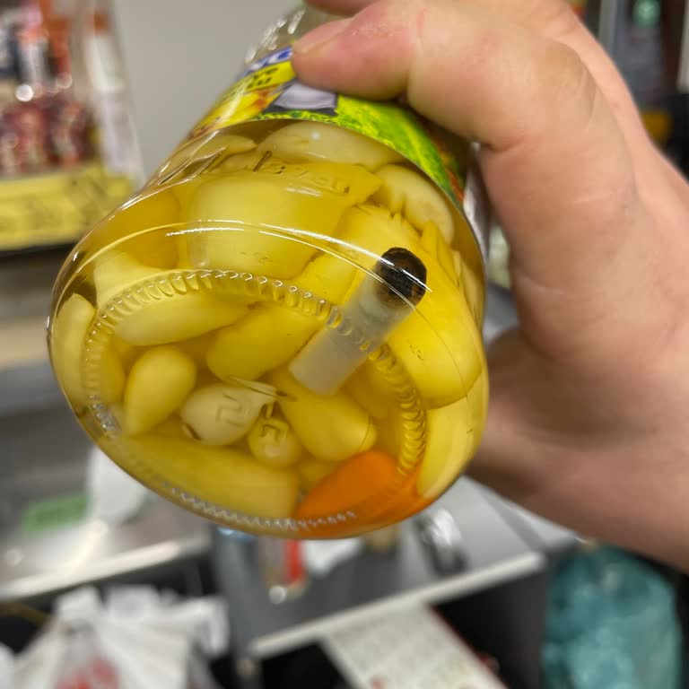 Penguen Gıda Kapalı Haldeyken Bile İçinden İzmarit Çıktığını Fark Ettim