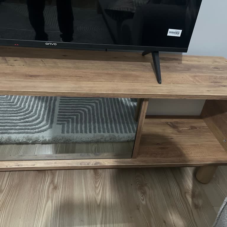 Şömine Bölümü Bozuk Ve Kapaklar Eksik Olan TV Ünitesi İçin Hızlı Çözüm Talebi