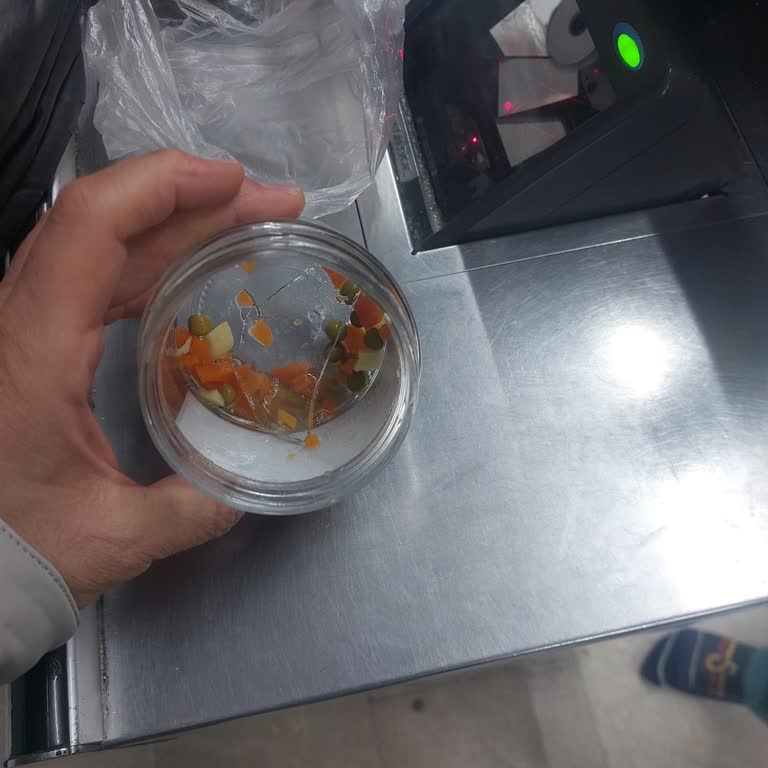 Yurdum Garnitür Kavanozunda Cam Parçası, Çocuklar İçin Hayati Tehlike