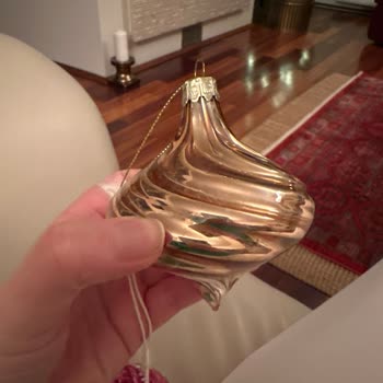 Yargıcı Tamamen Yanlış ve Defolu Yılbaşı Süsleri İçin Acil Ücret İadesi