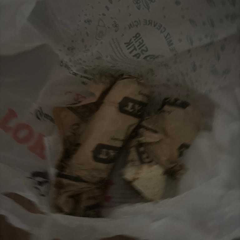 Et Dürümde Toprak Parçaları Ve Ücret İadesi Talebi