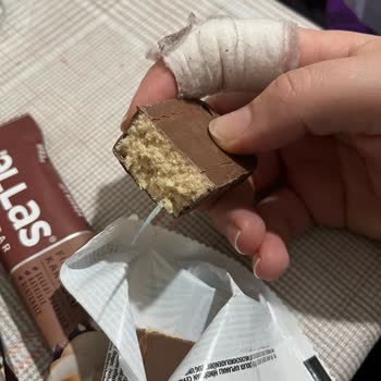 Gratis Protein Barı İçinde Plastik Parça Çıktı