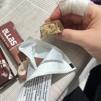 Gratis Protein Barı İçinde Plastik Parça Çıktı