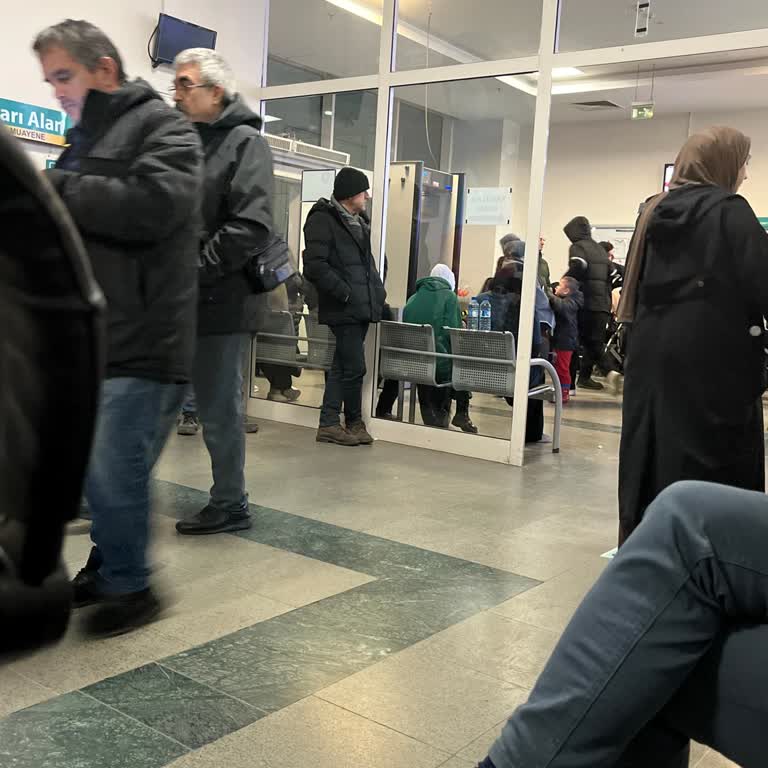 Çocuk Acilinde Uzun Bekleme Süresi Ve Yetersiz Personel Şikayeti