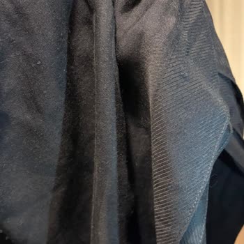 Kısa Sürede Tüylenen Şal Ve Cevapsız İletişim