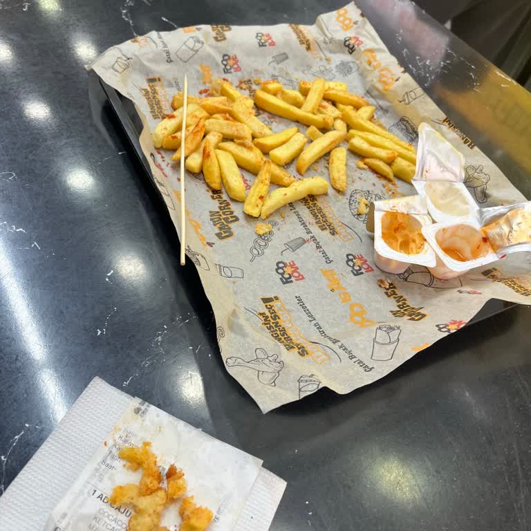 Cajun Corner’da Hijyen İhlali Ve Çalışanların Ciddiyetsiz Yaklaşımı