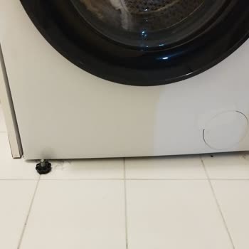 Altus Kurulum Hatası Nedeniyle Çamaşır Makinesi Su Kaçırıyor Ve Sessiz Çalışmıyor