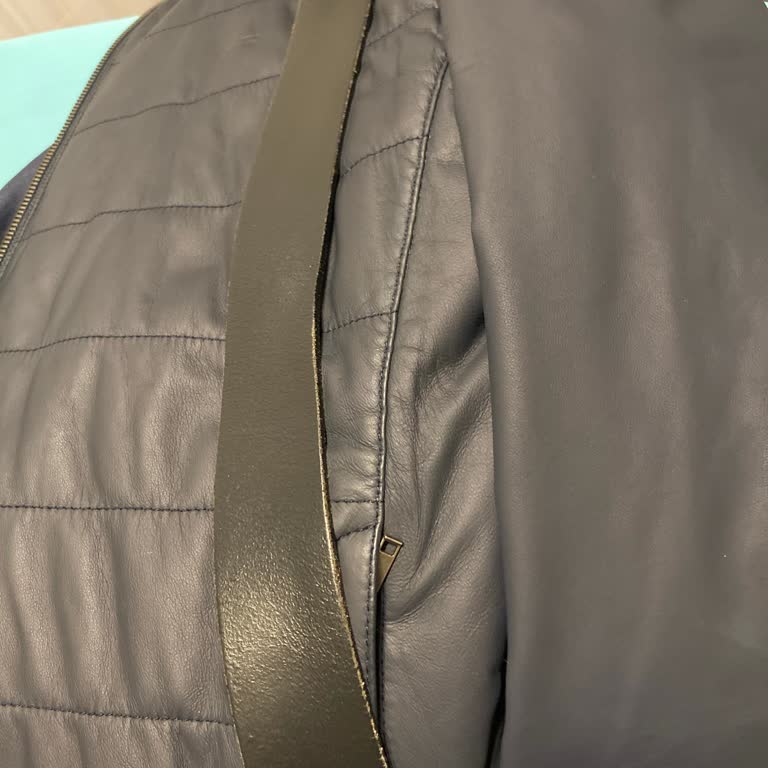 Sipariş Edilen Siyah Deri Montun Lacivert Gönderilmesi Ve İade Reddi