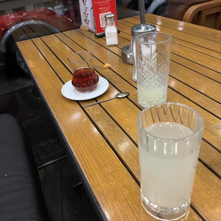 Polat Piyalepaşa Big Chef’s Şubesinde Müşteri İlgisizliği Ve Soğuk Çay Şikayeti