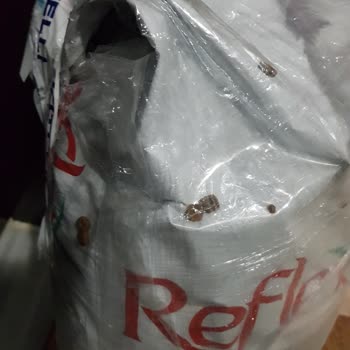 Kedi Maması Paketi Yırtılmış, İçerik Dağılmış, Satıcıdan Cevap Gelmiyor