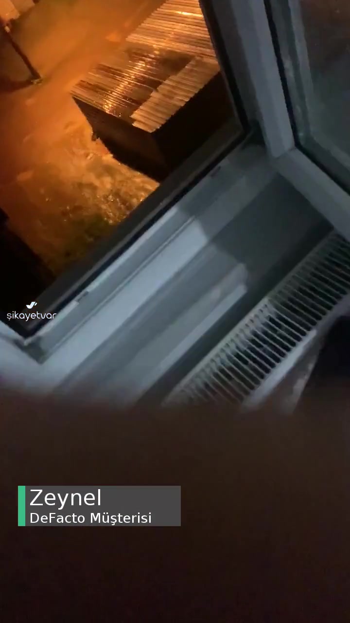 DeFacto Su Geçirmez Mont Su Geçirdi! videonun kapak resmi