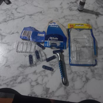 Gillette Blue3 Plus Razors Broke And Injured Me