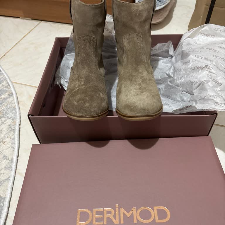 Derimod Mağazasında Deneme Ürünü Olan Bot Çifti Satışı ve Değişim İsteği