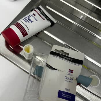 Neutrogena Dudak Nemlendiricisi Boş Çıktı Hemen Değişim İstiyorum