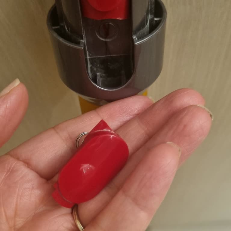 Dyson V8 Süpürge Bağlantı Klipsi Kırıldı, Müşteri Hizmetinden Yetersiz Çözüm
