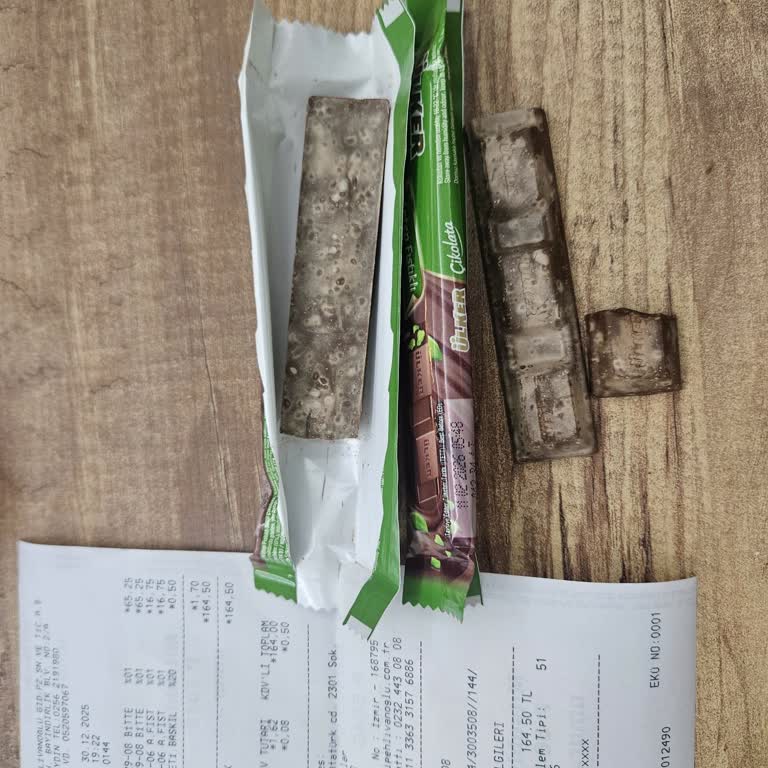 Müddetine Rağmen Küflü Çikolata Ve Ülker’den Yanıt Bekleniyor