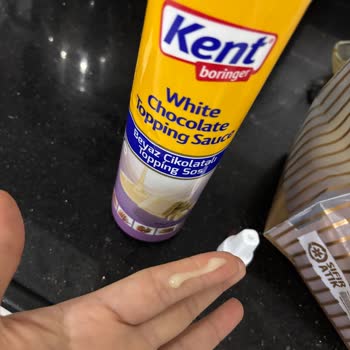 Kent Beyaz Çikolata Sosu Şeffaf Görünüm Ve Şeker Tadında