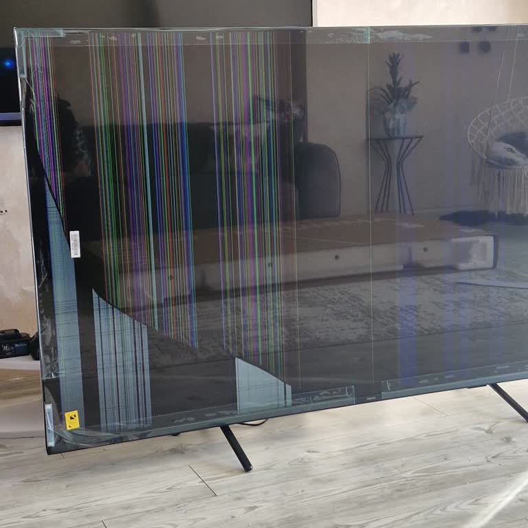 Teslim Edilen Televizyonda Kırık Ekran Ve Cevapsızlık