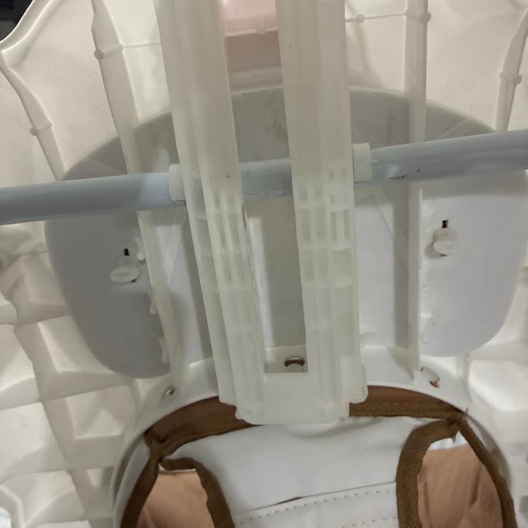 Ebebek Kırılan Yürüteç Parçasının Uzun Süre Gelmemesi Ve Mağaza Personelinin Kaba Tutumu