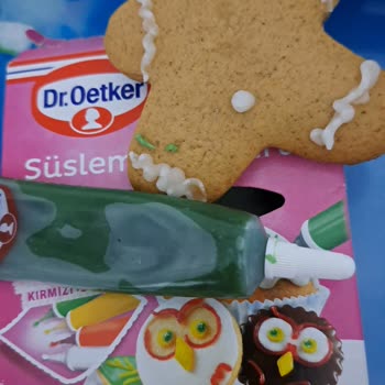 Dr. Oetker Süsleme Glazür Anında Donuyor, Şekil Vermiyor