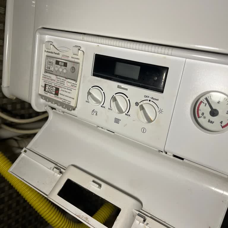 Divriği'de Kesintili Elektrik Ve Dondurucu Soğukta Mağduriyet