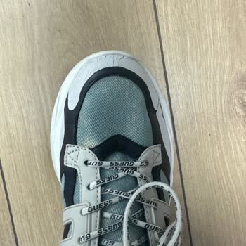 Guess Ayakkabısının Deri Çatlamaları ve Yapıştırma Sorunları