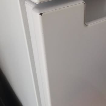 Samsung Buzdolabının Kapak Soyulması Üzerine Ücretsiz Değişim Talebi