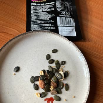 Kabuksuz Kuruyemişte Taş Parçası Bulunması Ve Diş Kırılma Riski