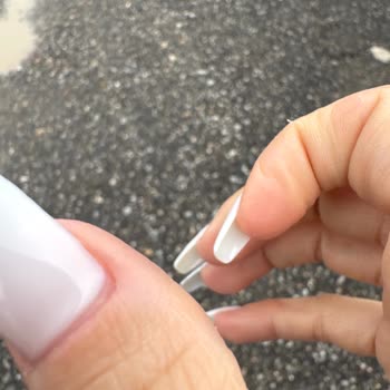 Eylül Öztürk Nail Spa Protez Tırnak Uygulamasındaki Eksik Jel Ve Kaba Tutum