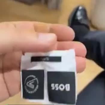 Hugo Boss Gömlekteki Gereksiz Etiketler!