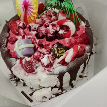 Liva Pastacılık Hediye Pastası Bozulmuş Ve Telefonla Ulaşılamıyor